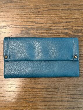 Time and Tru Teal Pebbled Trifold Wallet - Great Condition